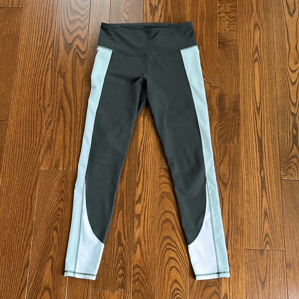 Gray & White Under Armour Leggings - Picture 6 of 6